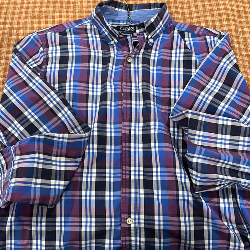 Men’s Chaps Easycare Buttondown shirt size: Medium